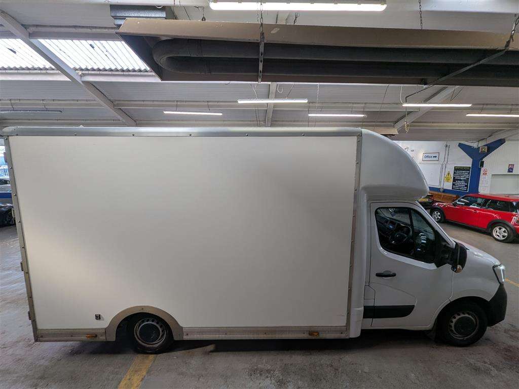 <p>2022 RENAULT MASTER LL35 BUSINESS BLUE</p>