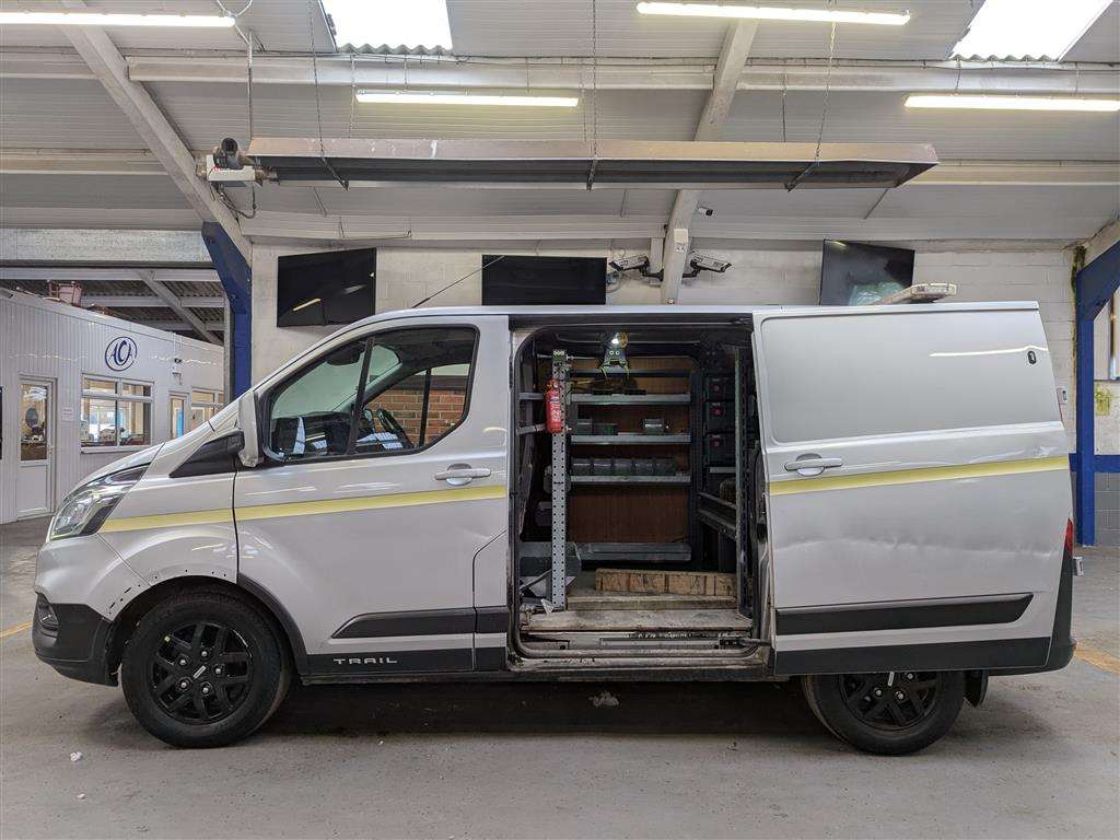 <p>2021 FORD TRANSIT CUSTOM 300 TRAIL</p>