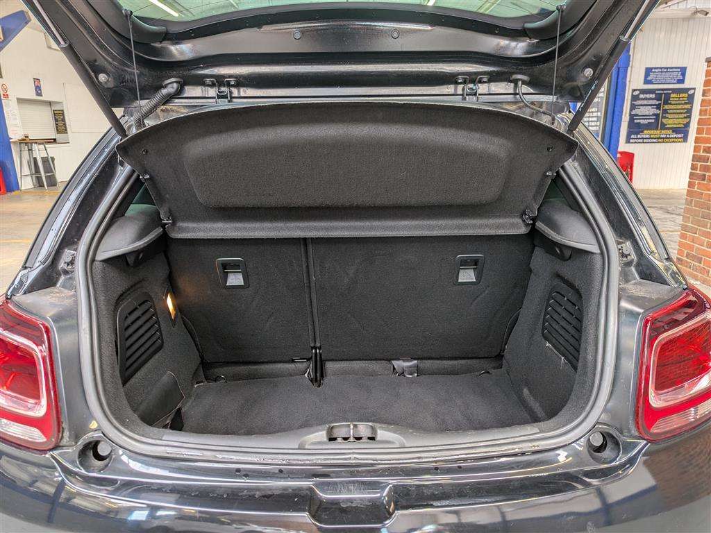 <p>2016 DS DS3 DSTYLE PURETECH</p>
