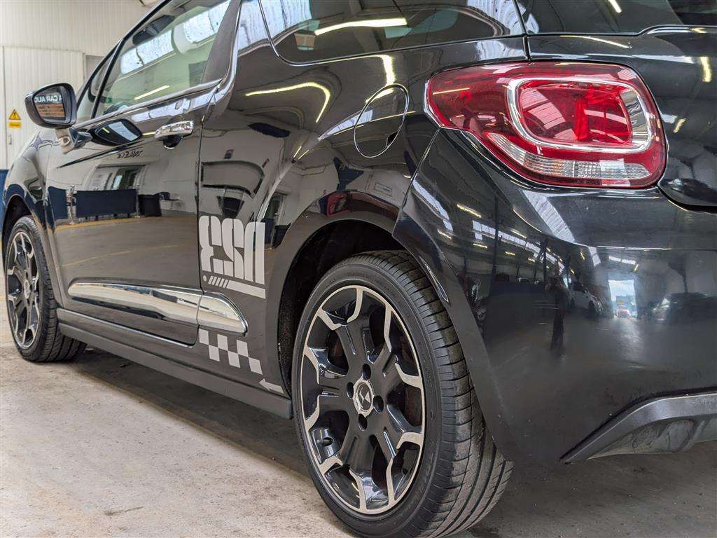<p>2016 DS DS3 DSTYLE PURETECH</p>