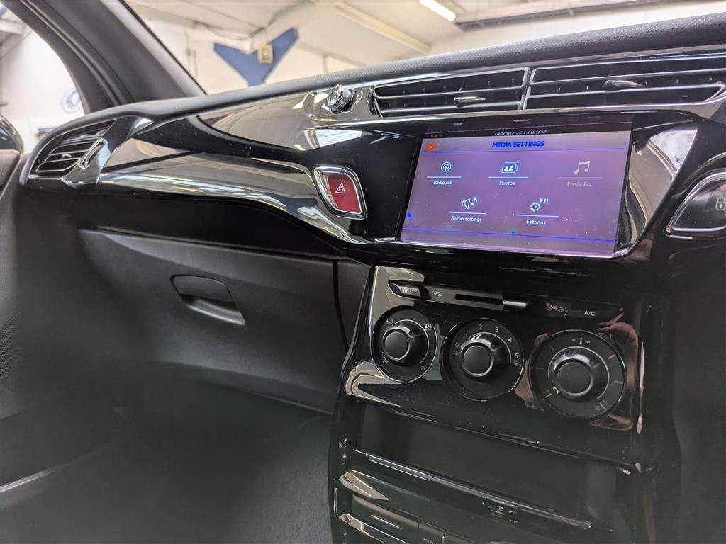 <p>2016 DS DS3 DSTYLE PURETECH</p>