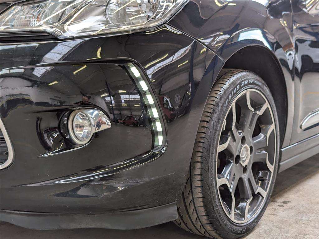 <p>2016 DS DS3 DSTYLE PURETECH</p>