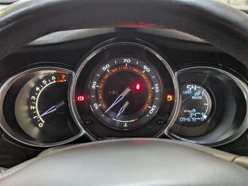<p>2016 DS DS3 DSTYLE PURETECH</p>