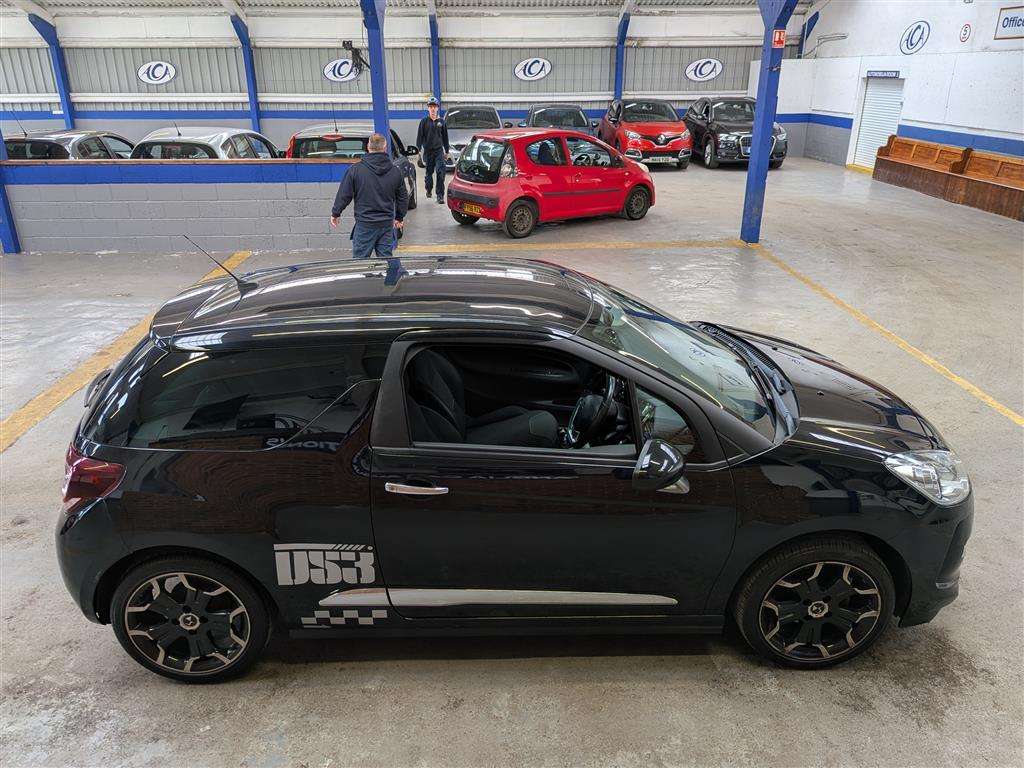 <p>2016 DS DS3 DSTYLE PURETECH</p>