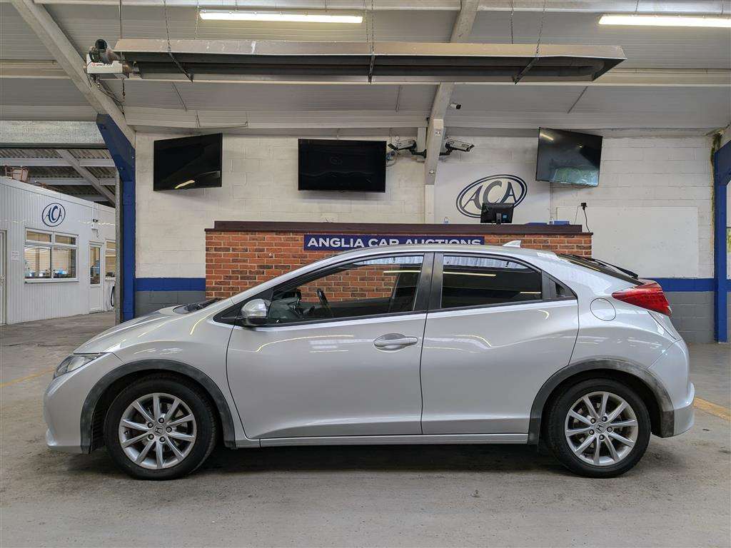 <p>2013 HONDA CIVIC I-DTEC ES</p>