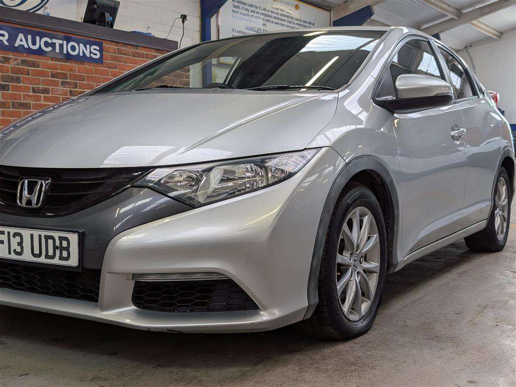 <p>2013 HONDA CIVIC I-DTEC ES</p>