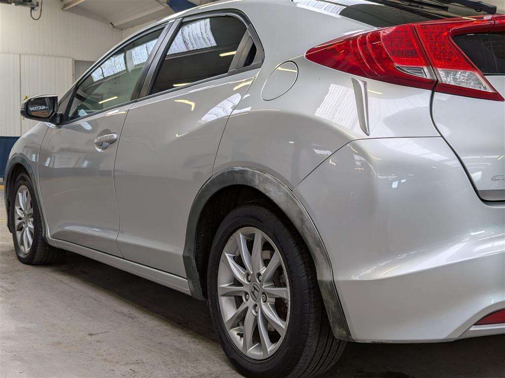 <p>2013 HONDA CIVIC I-DTEC ES</p>