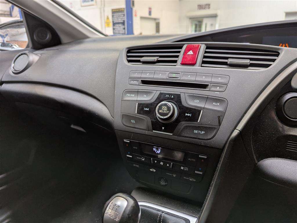<p>2013 HONDA CIVIC I-DTEC ES</p>