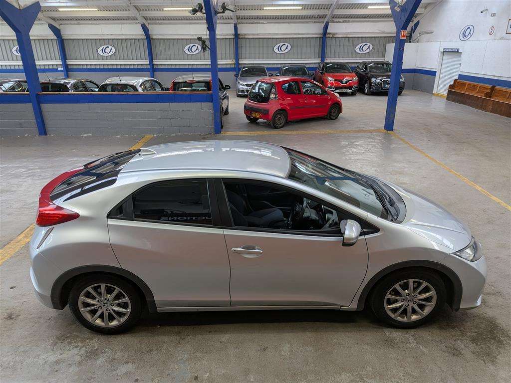 <p>2013 HONDA CIVIC I-DTEC ES</p>