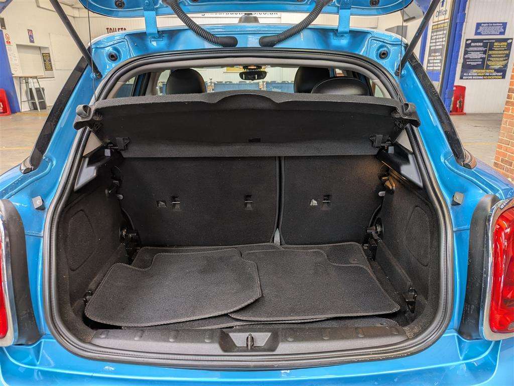 <p>2014 MINI COOPER D</p>