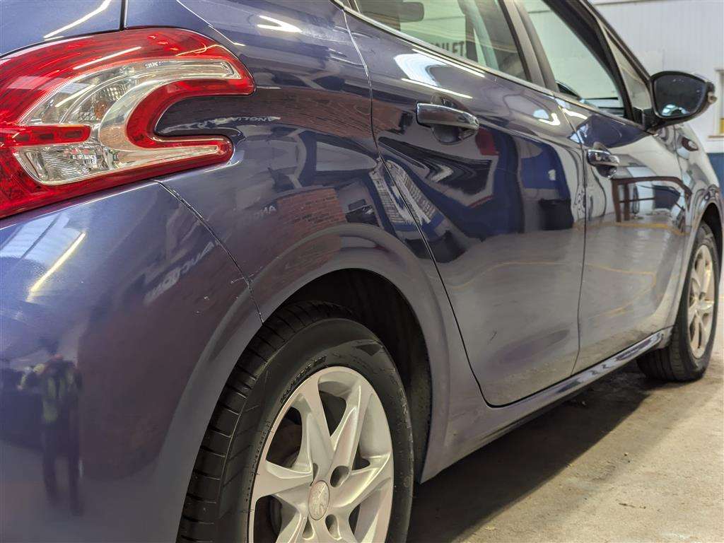 <p>2014 PEUGEOT 208 ACTIVE</p>
