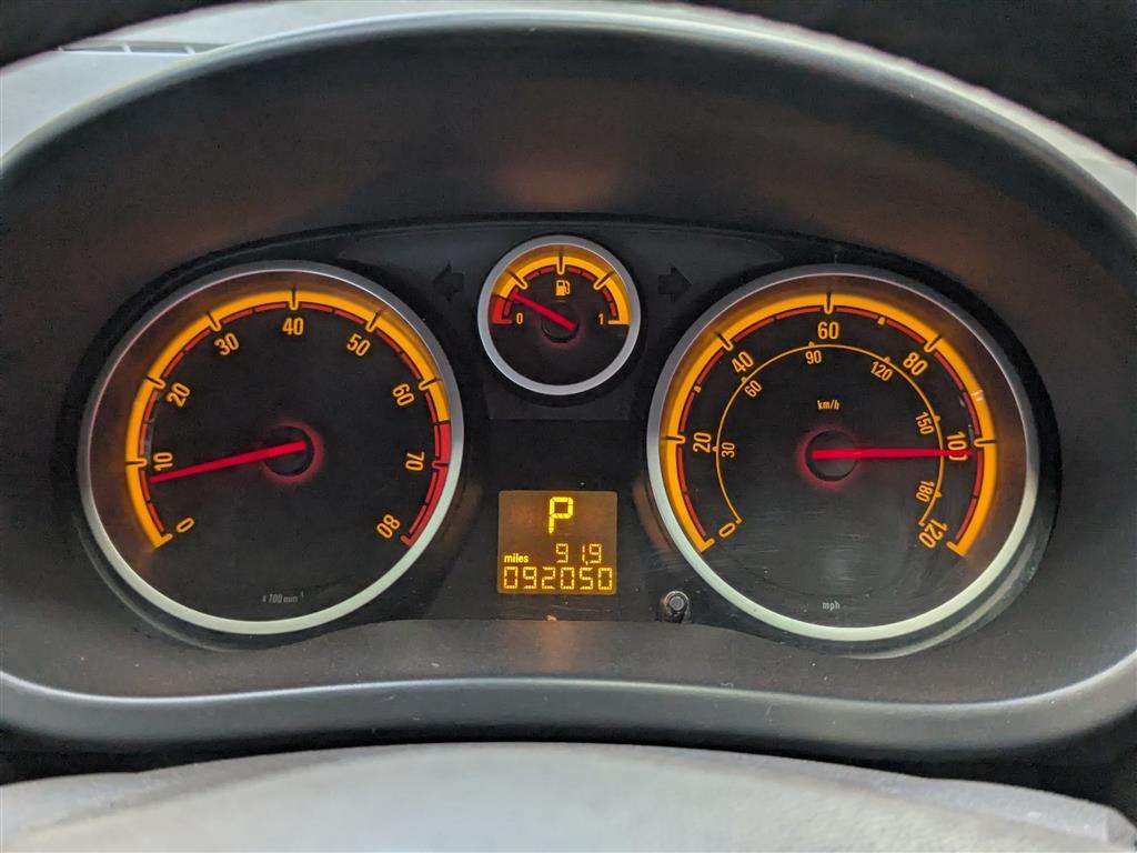 <p>2008 VAUXHALL CORSA DESIGN AUTO</p>