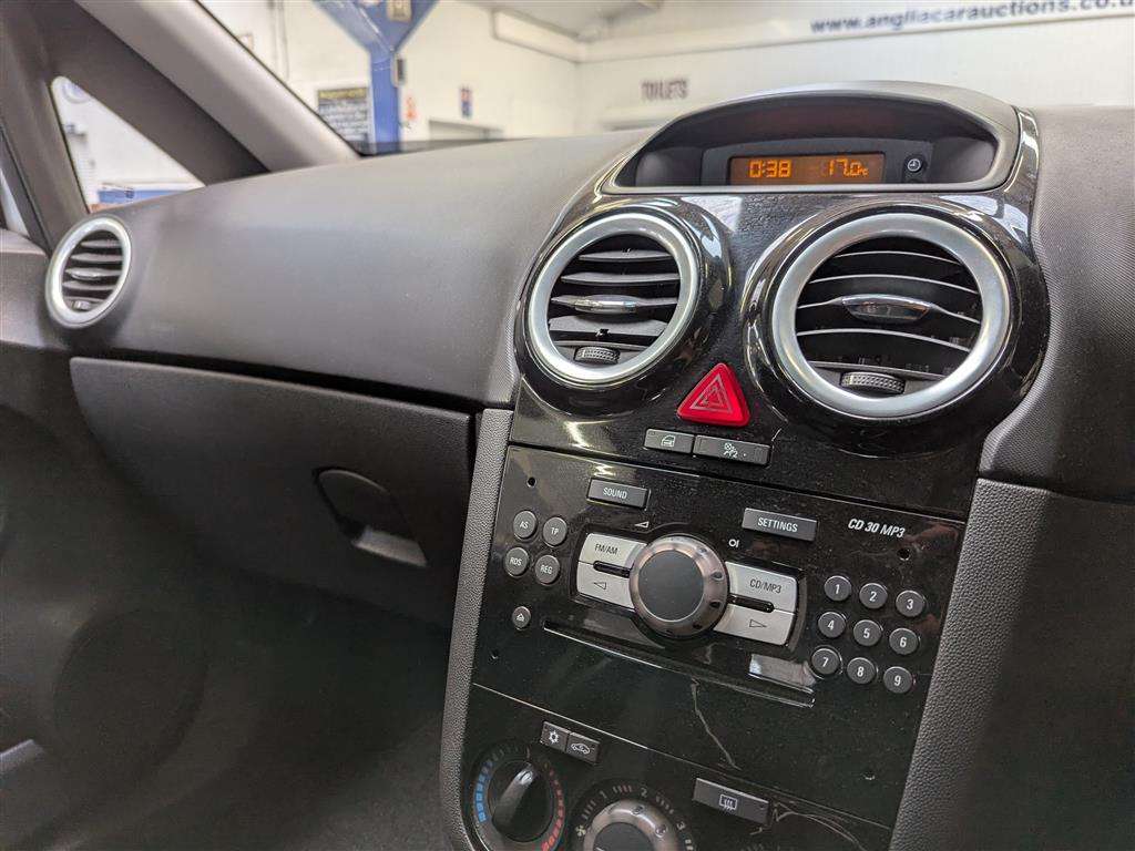 <p>2008 VAUXHALL CORSA DESIGN AUTO</p>