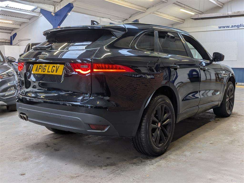 <p>2016 JAGUAR F-PACE R-SPORT AWD D AUTO</p>