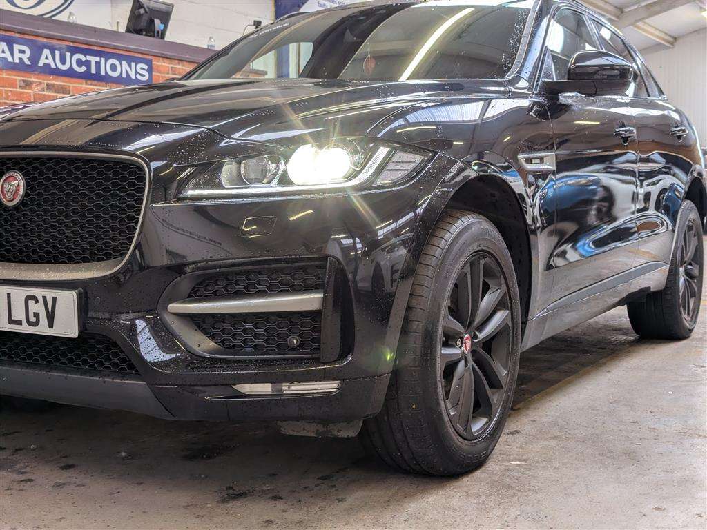 <p>2016 JAGUAR F-PACE R-SPORT AWD D AUTO</p>