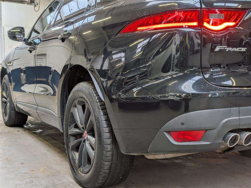 <p>2016 JAGUAR F-PACE R-SPORT AWD D AUTO</p>
