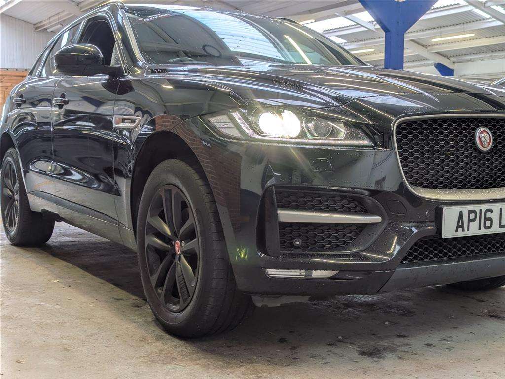<p>2016 JAGUAR F-PACE R-SPORT AWD D AUTO</p>