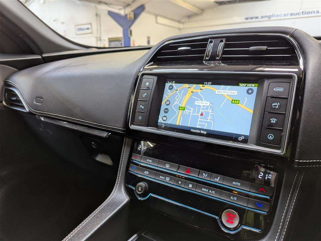 <p>2016 JAGUAR F-PACE R-SPORT AWD D AUTO</p>