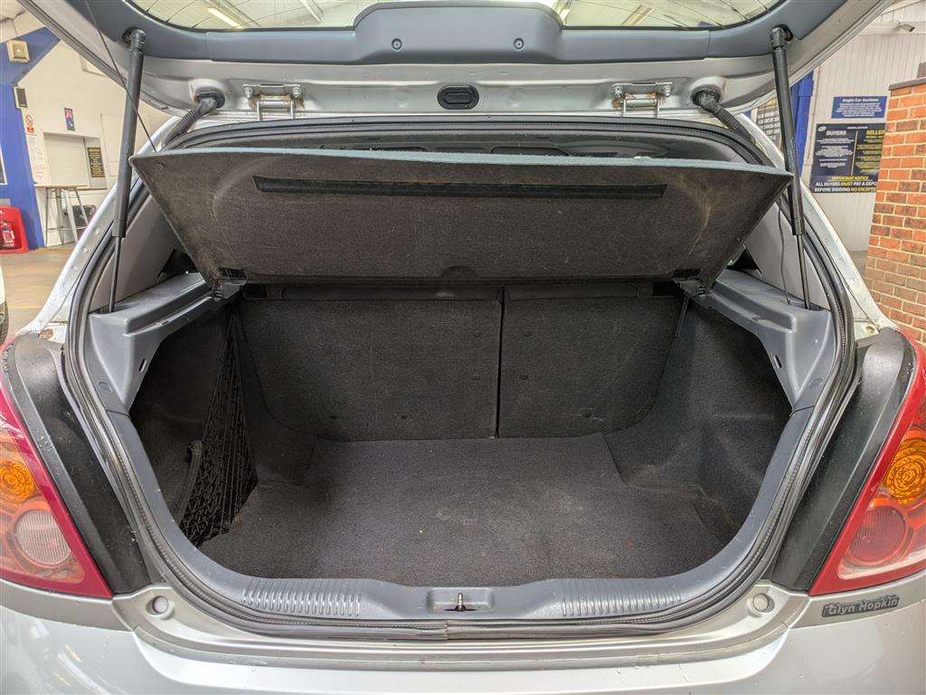 <p>2005 NISSAN ALMERA SE AUTO</p>