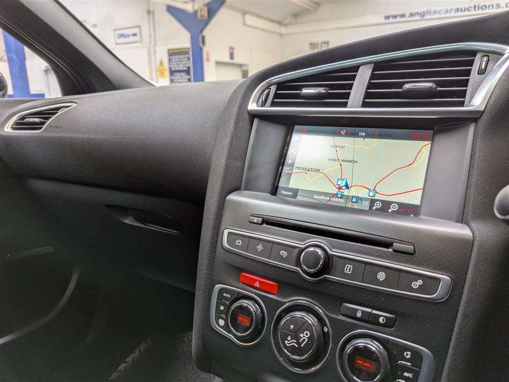 <p>2016 DS DS4 PRESTIGE BLUEHDI S/S</p>