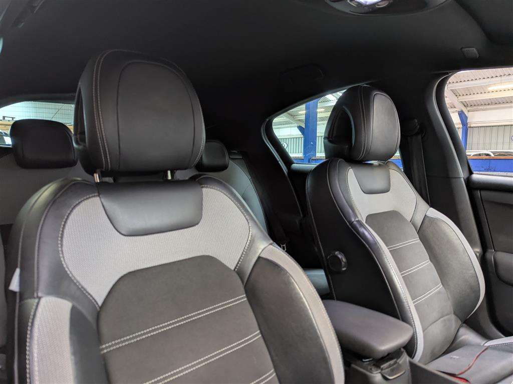 <p>2016 DS DS4 PRESTIGE BLUEHDI S/S</p>
