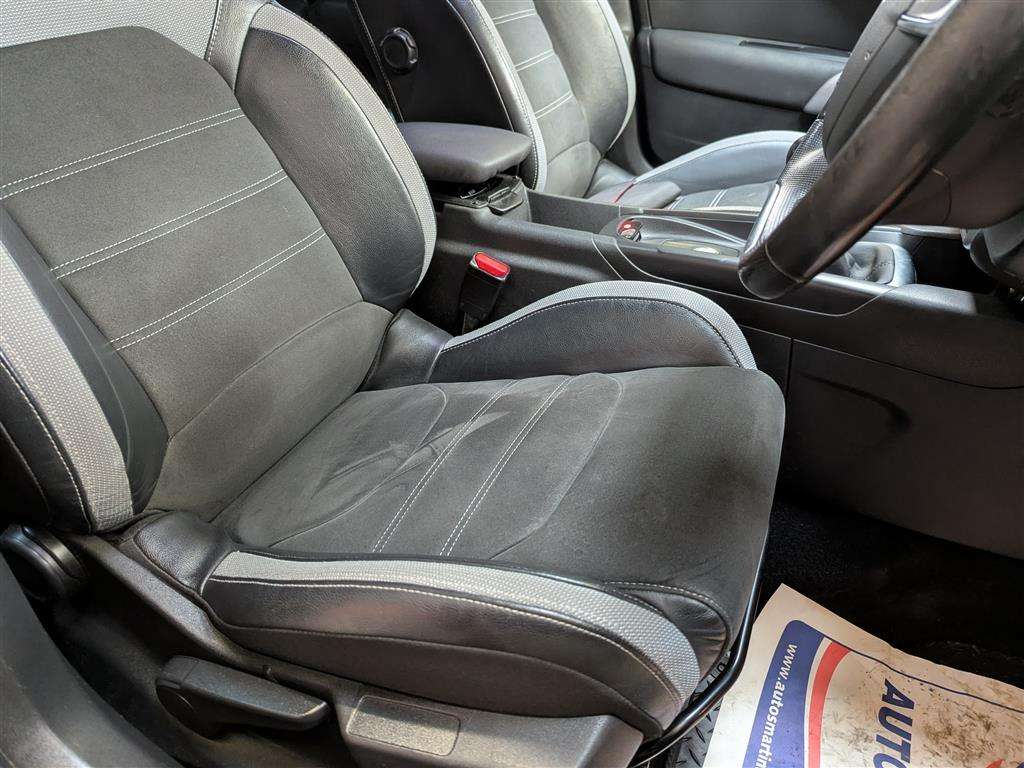 <p>2016 DS DS4 PRESTIGE BLUEHDI S/S</p>