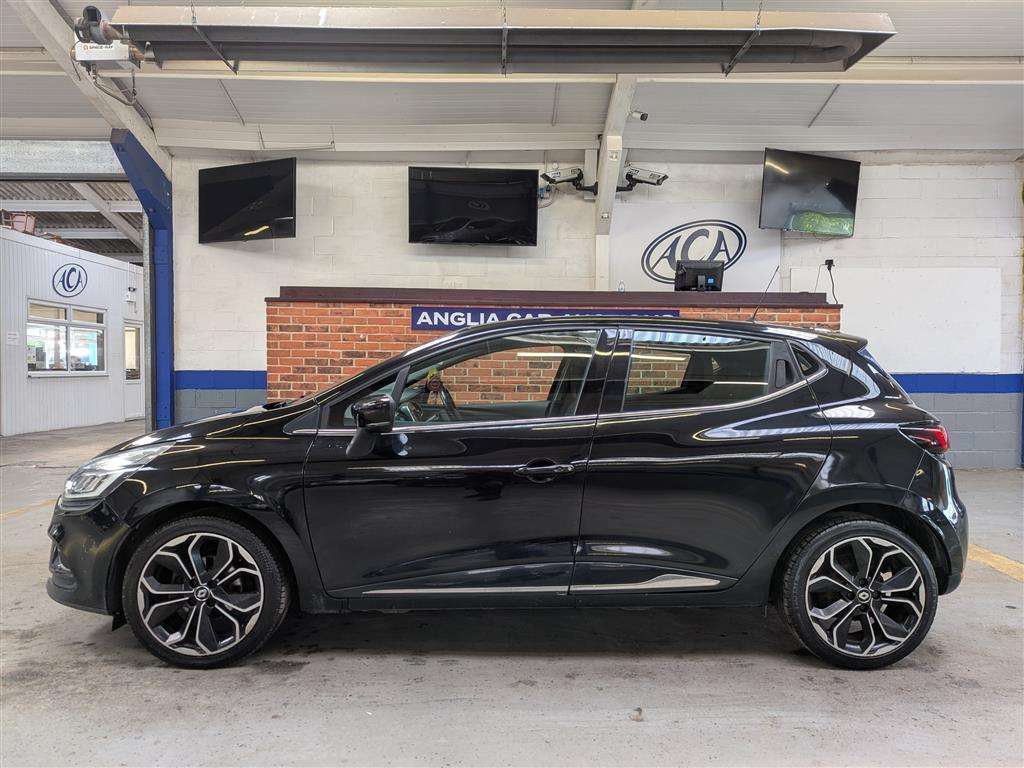 <p>2017 RENAULT CLIO DYNAMIQUE S NAV DCI</p>