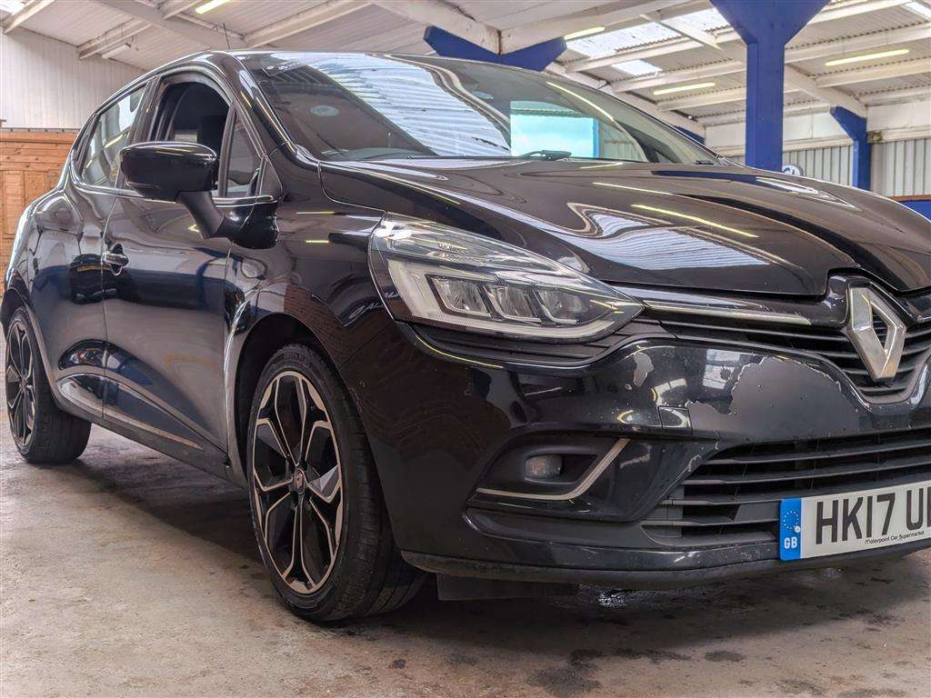 <p>2017 RENAULT CLIO DYNAMIQUE S NAV DCI</p>