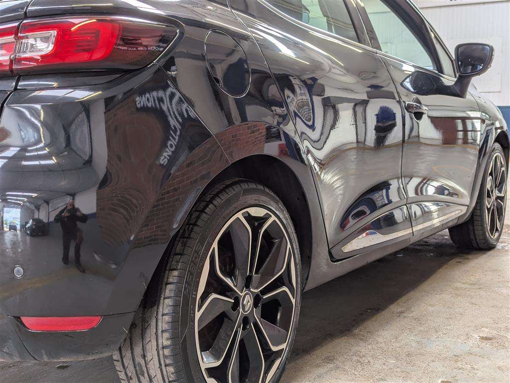 <p>2017 RENAULT CLIO DYNAMIQUE S NAV DCI</p>