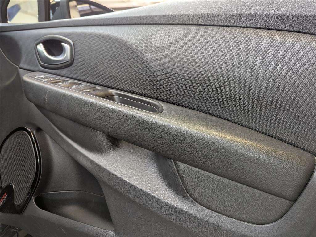 <p>2017 RENAULT CLIO DYNAMIQUE S NAV DCI</p>