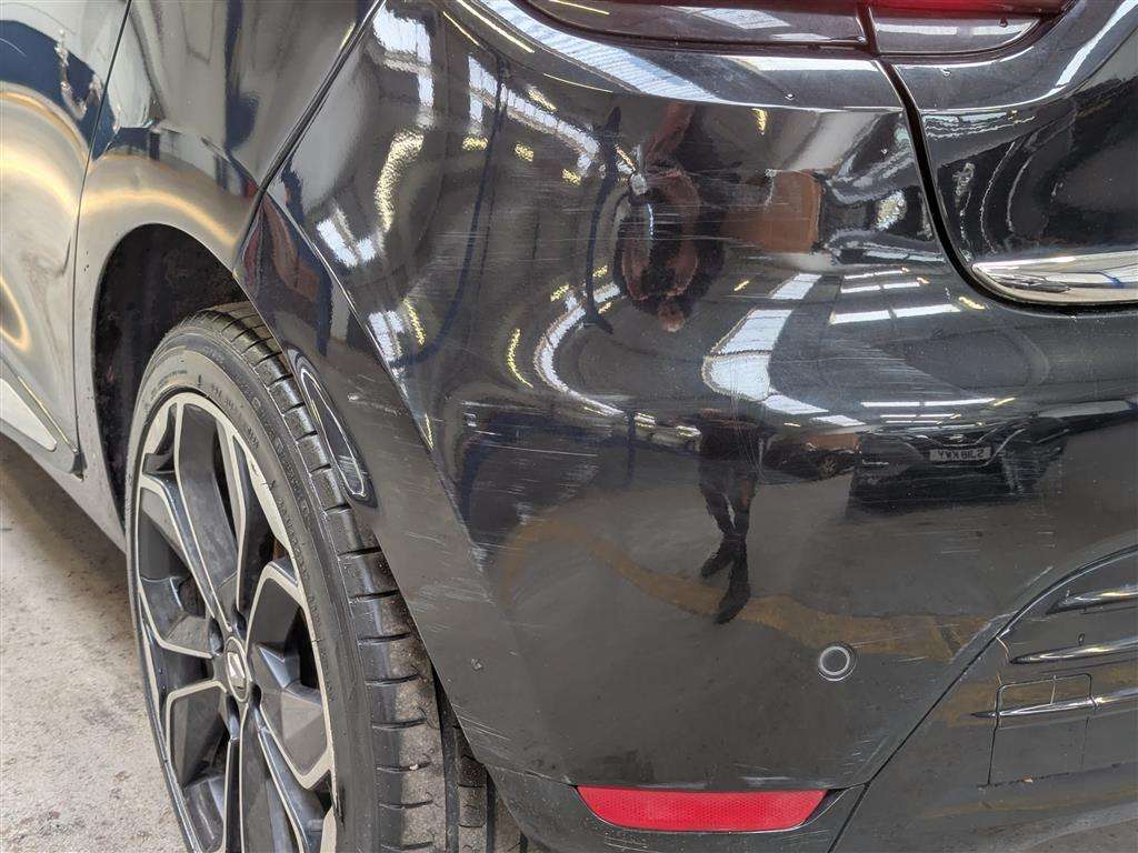 <p>2017 RENAULT CLIO DYNAMIQUE S NAV DCI</p>