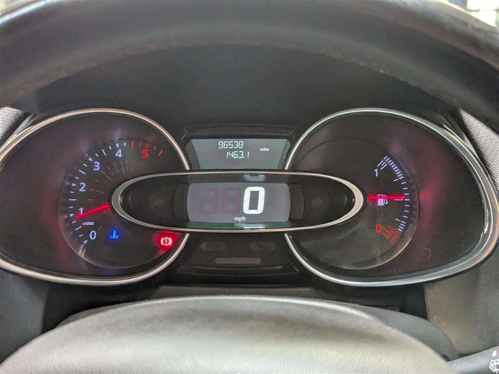 <p>2017 RENAULT CLIO DYNAMIQUE S NAV DCI</p>