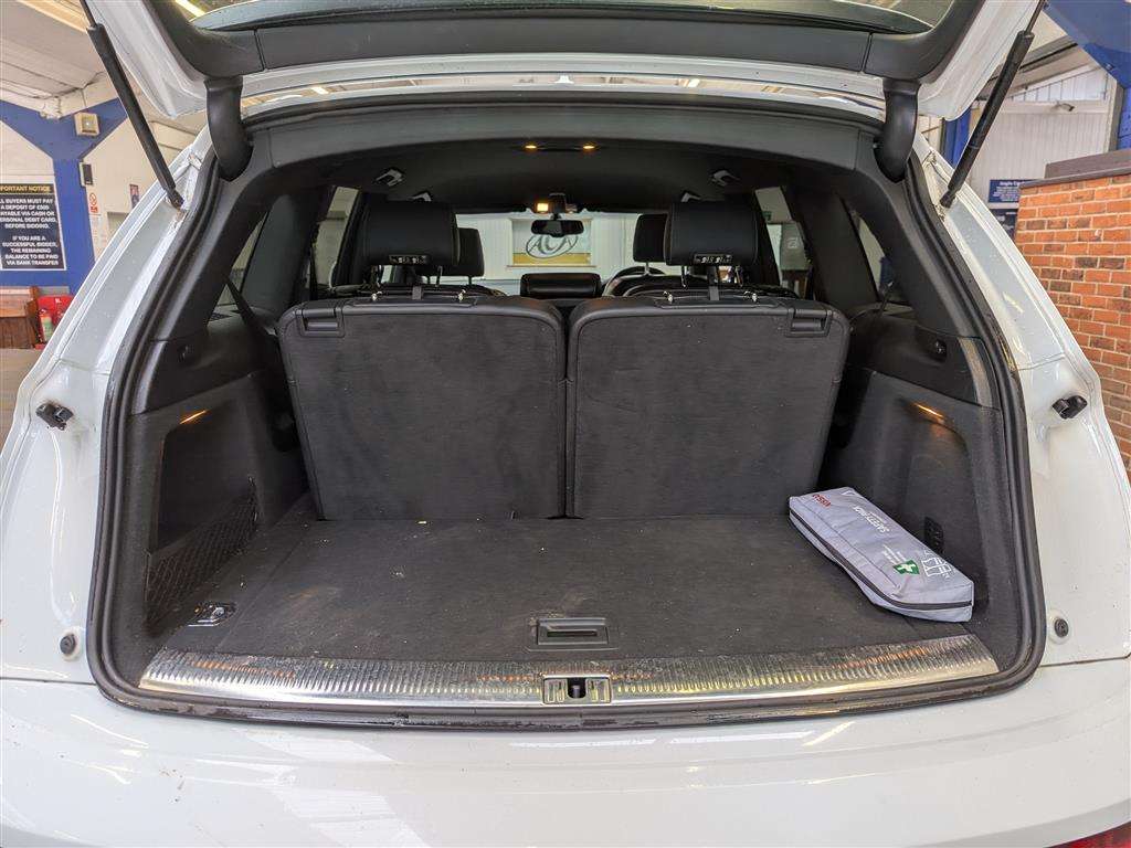 <p>2011 AUDI Q7 S LINE TDI 245 QUATTRO</p>