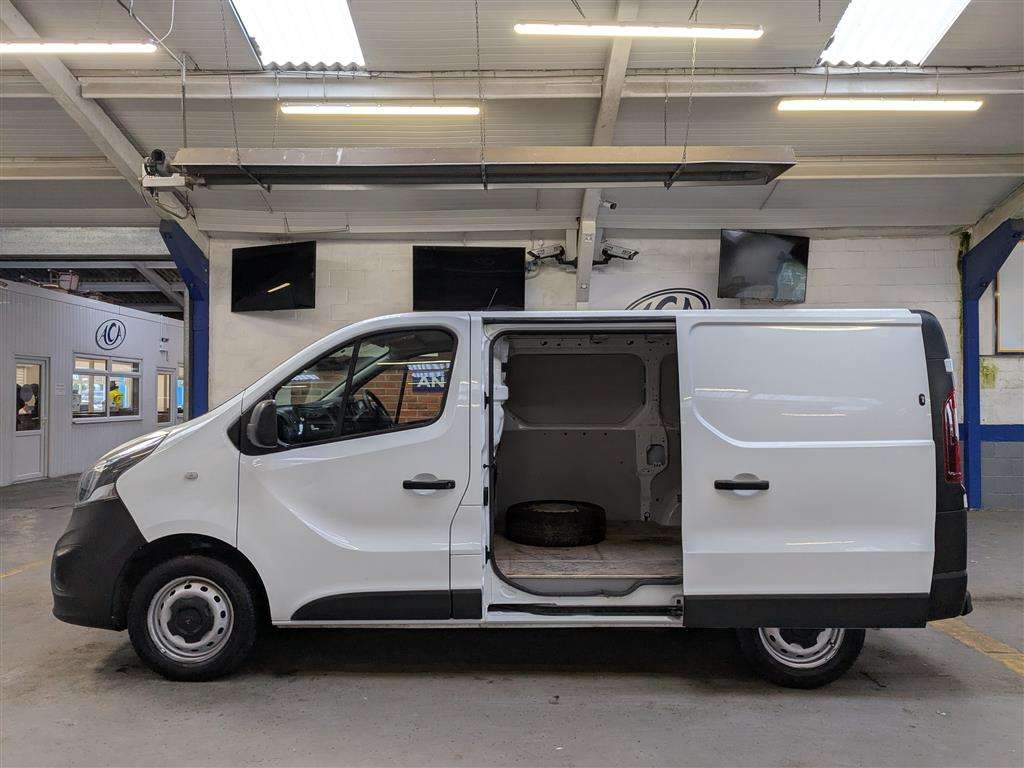 <p>2019 VAUXHALL VIVARO 2900 CDTI</p>