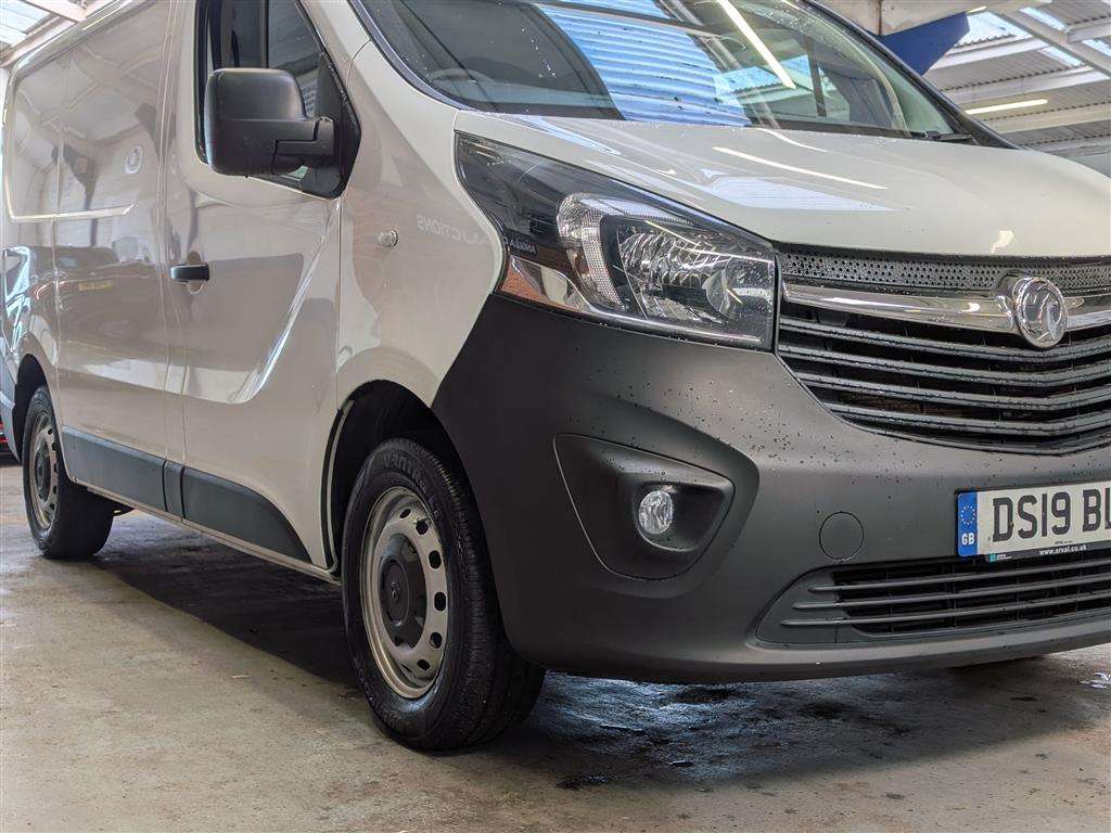 <p>2019 VAUXHALL VIVARO 2900 CDTI</p>