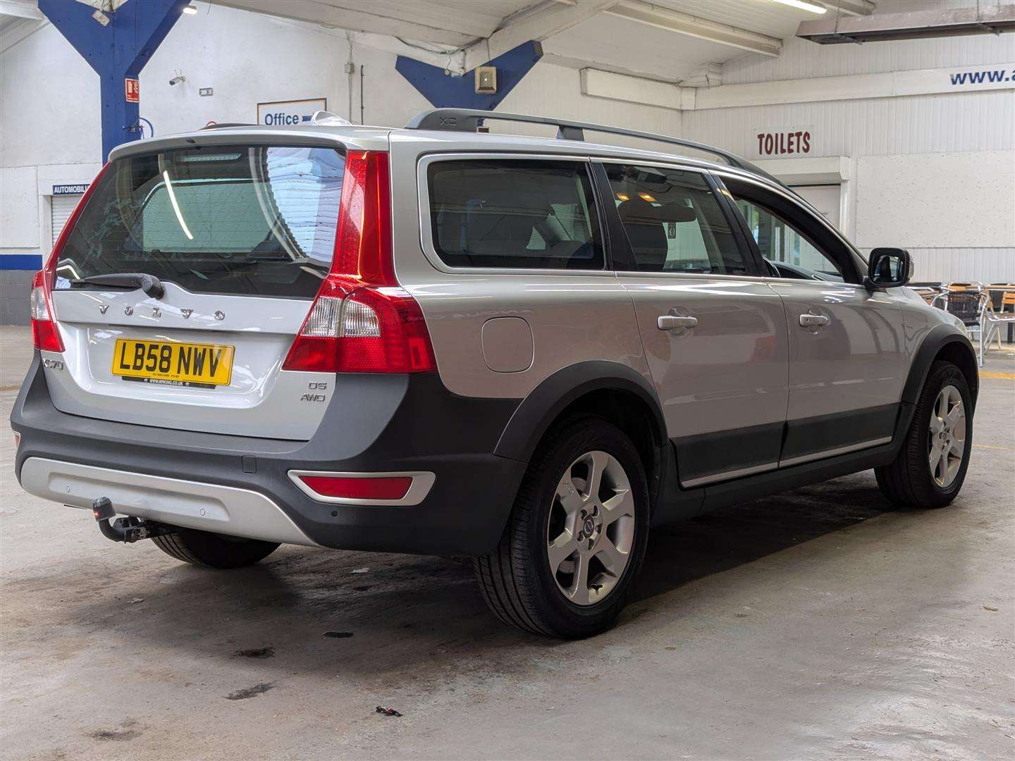 <p>2009 VOLVO XC70 SE LUX D5 A</p>