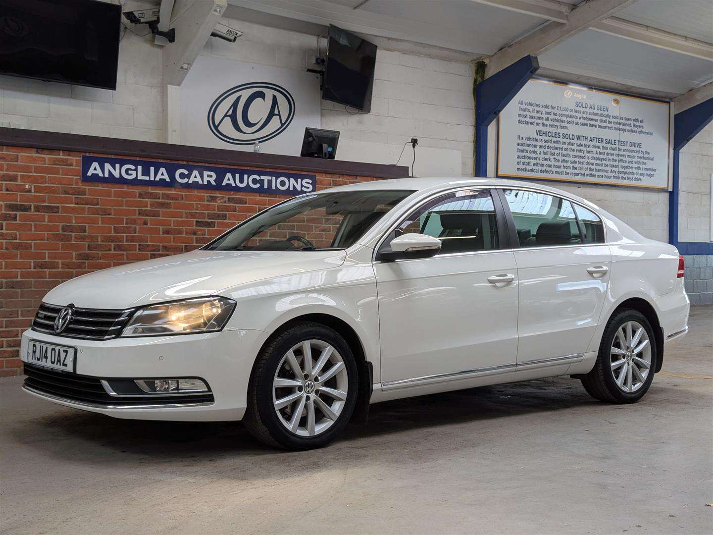 <p>2014 VOLKSWAGEN PASSAT EXECUTIVE TDI BMT</p>