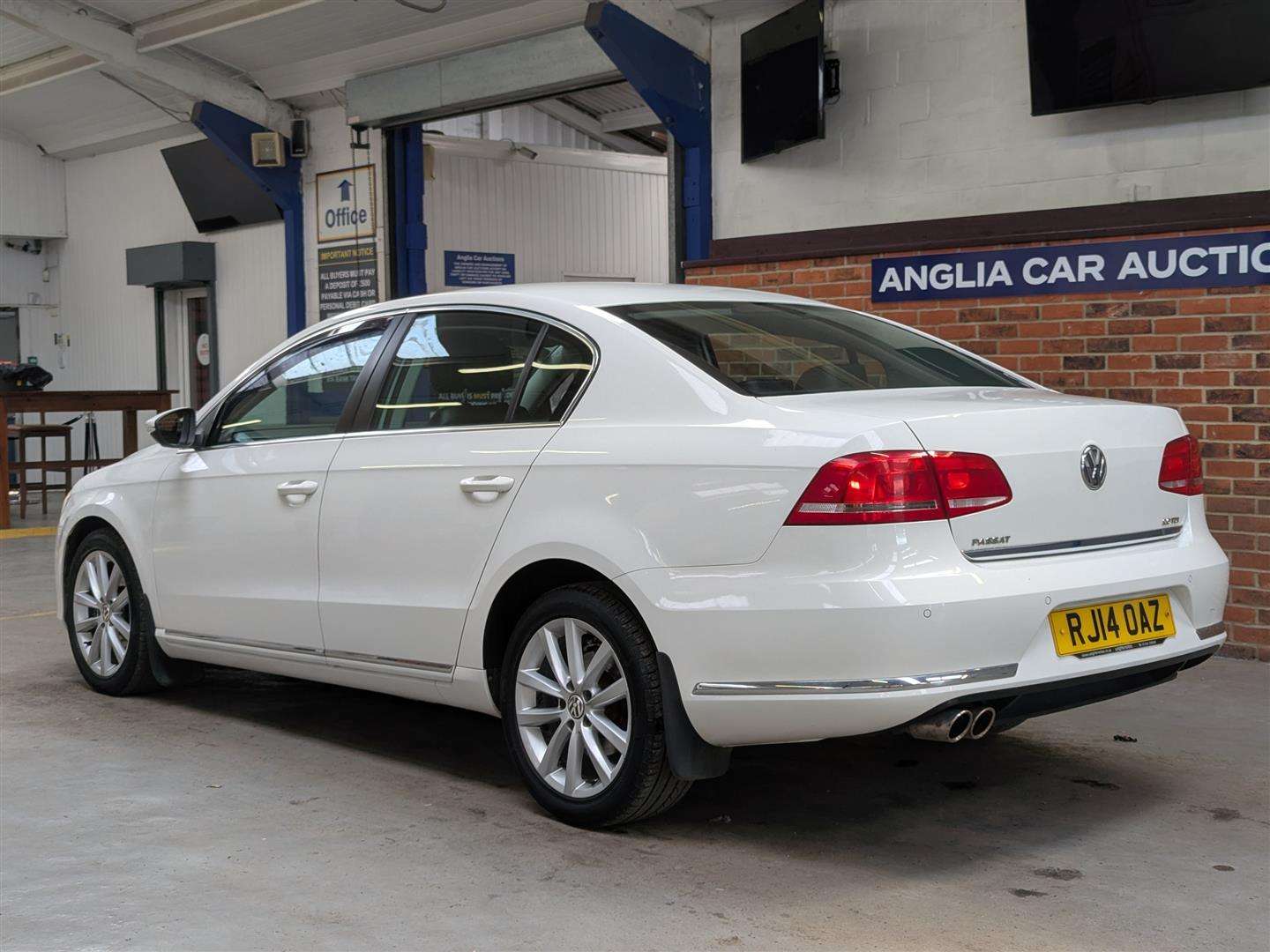 <p>2014 VOLKSWAGEN PASSAT EXECUTIVE TDI BMT</p>