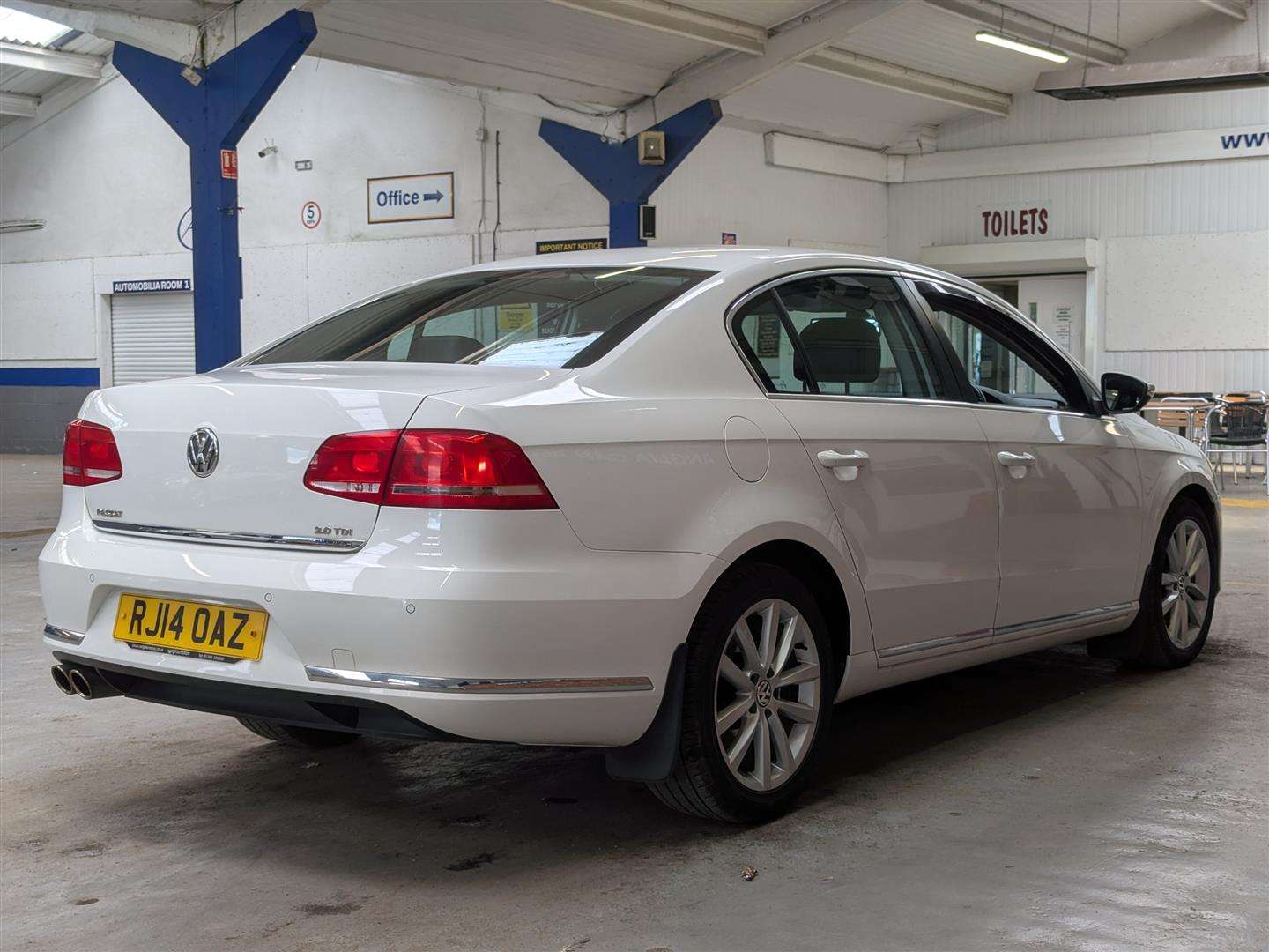 <p>2014 VOLKSWAGEN PASSAT EXECUTIVE TDI BMT</p>