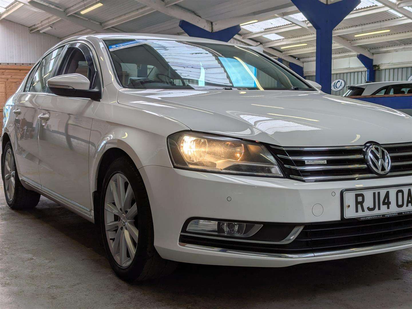 <p>2014 VOLKSWAGEN PASSAT EXECUTIVE TDI BMT</p>