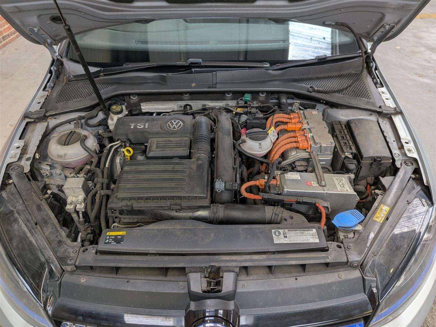 <p>2016 VOLKSWAGEN GOLF GTE S-A</p>