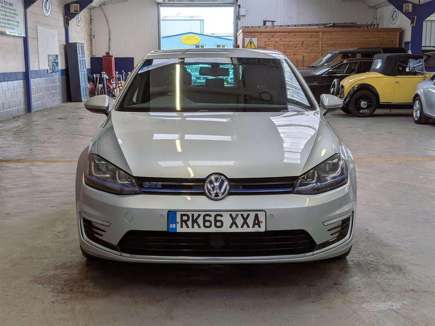 <p>2016 VOLKSWAGEN GOLF GTE S-A</p>