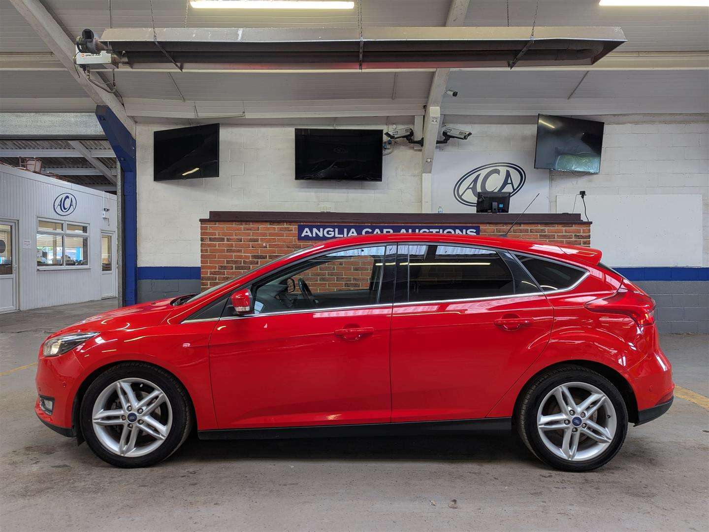 <p>2015 FORD FOCUS TITANIUM</p>