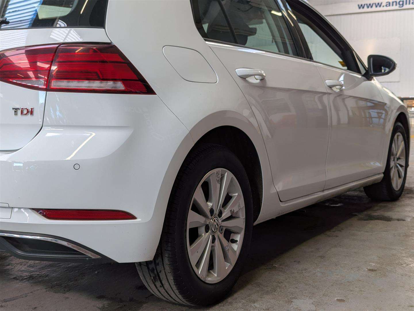 <p>2017 VOLKSWAGEN GOLF SE NAVIGATION TDI BM</p>