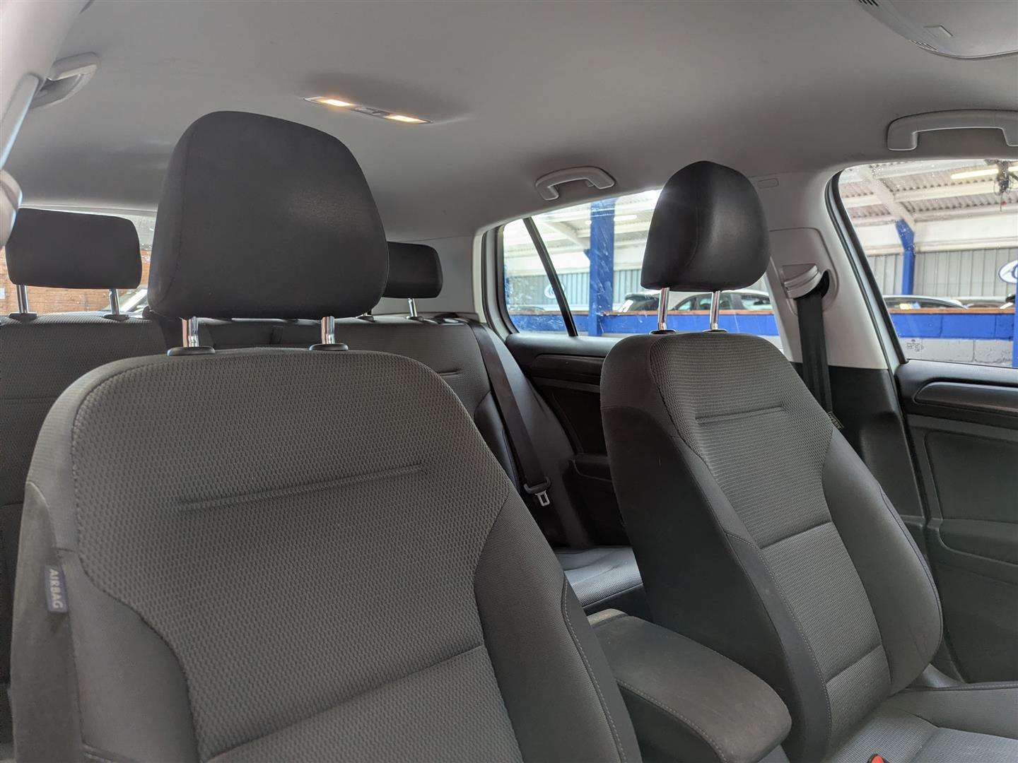 <p>2017 VOLKSWAGEN GOLF SE NAVIGATION TDI BM</p>
