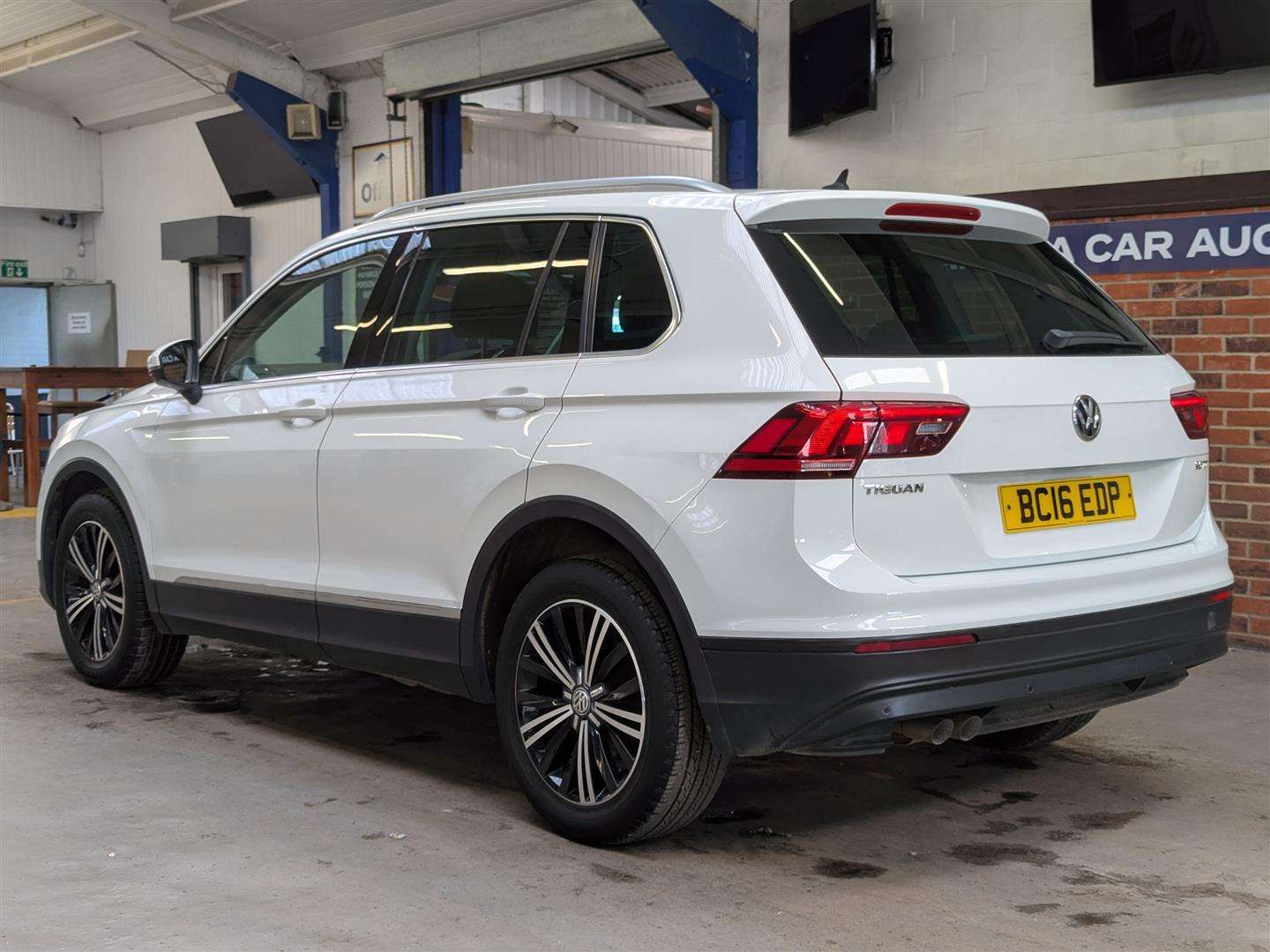 <p>2016 VOLKSWAGEN TIGUAN SE NAV TDI BMT</p>