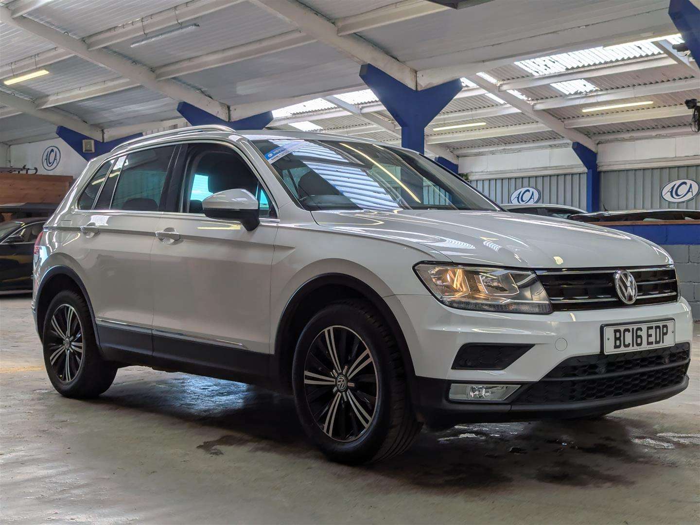 <p>2016 VOLKSWAGEN TIGUAN SE NAV TDI BMT</p>