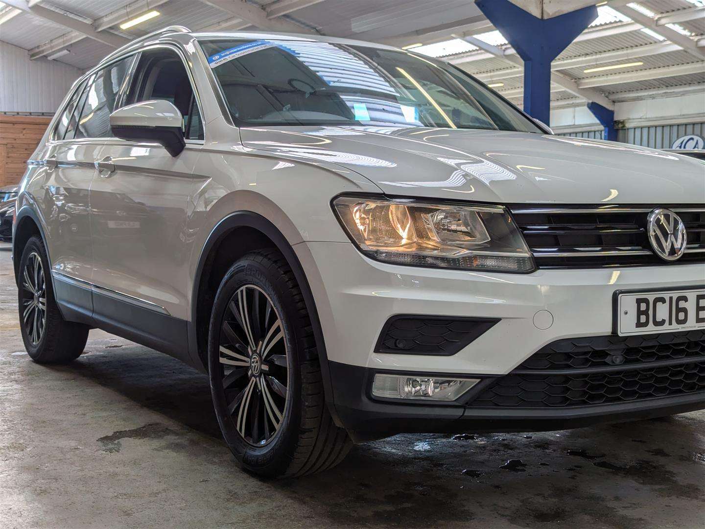 <p>2016 VOLKSWAGEN TIGUAN SE NAV TDI BMT</p>