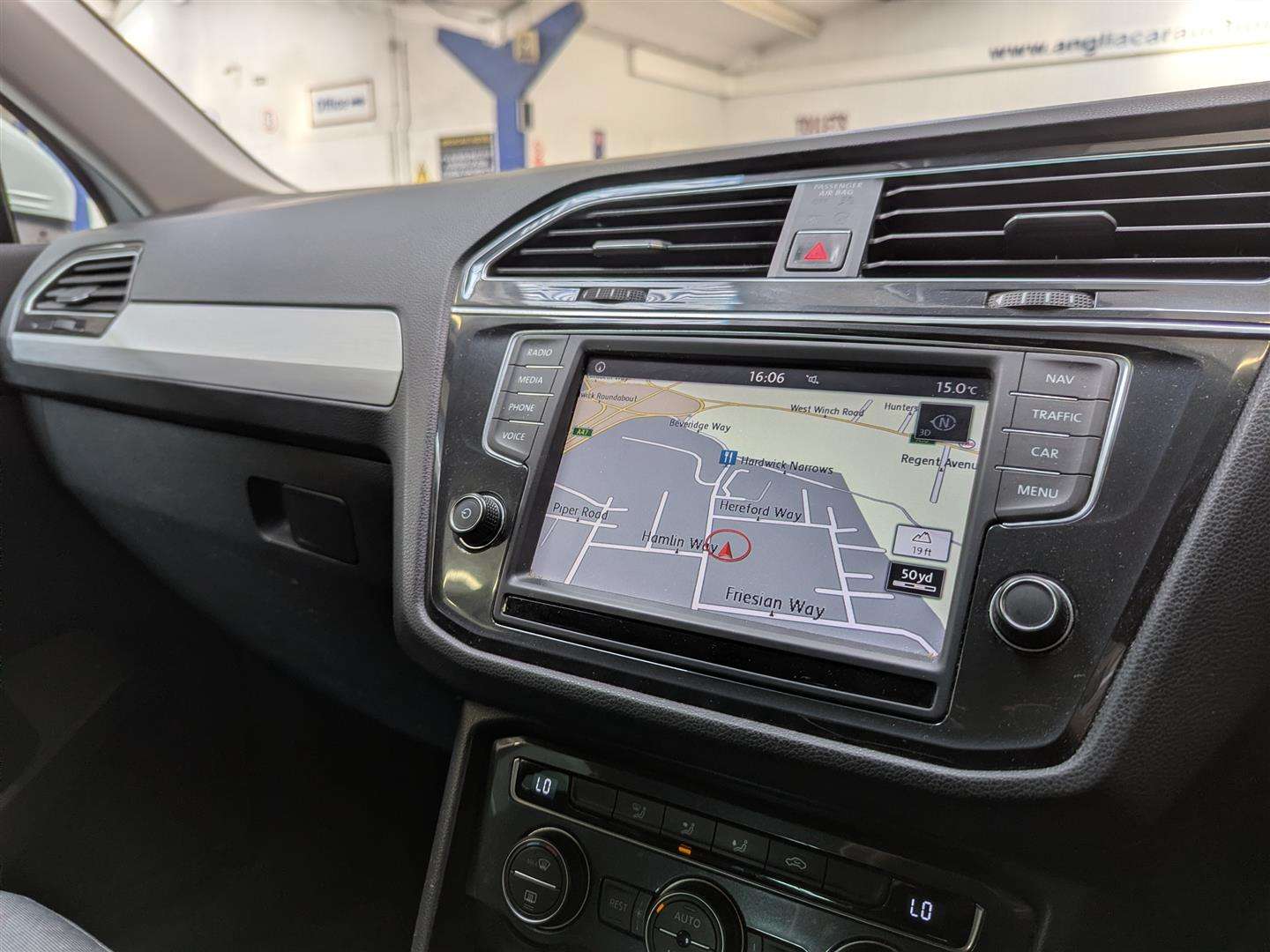 <p>2016 VOLKSWAGEN TIGUAN SE NAV TDI BMT</p>