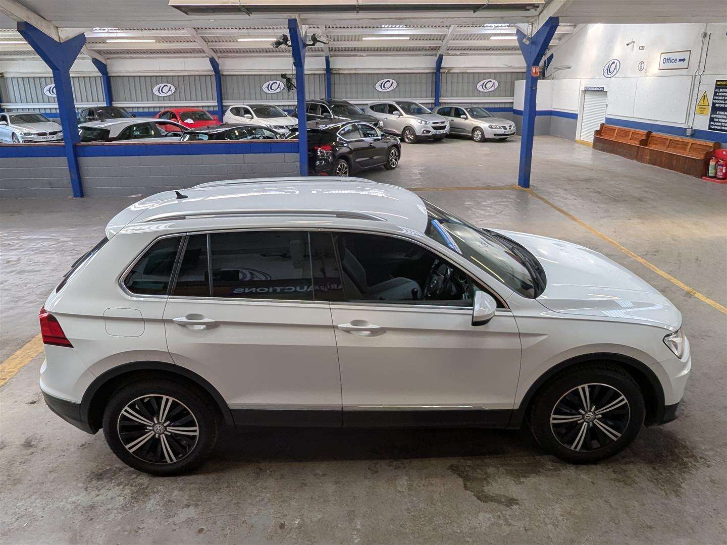 <p>2016 VOLKSWAGEN TIGUAN SE NAV TDI BMT</p>